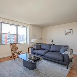 Classic Dt 2br With View By Zencity Saint Louis